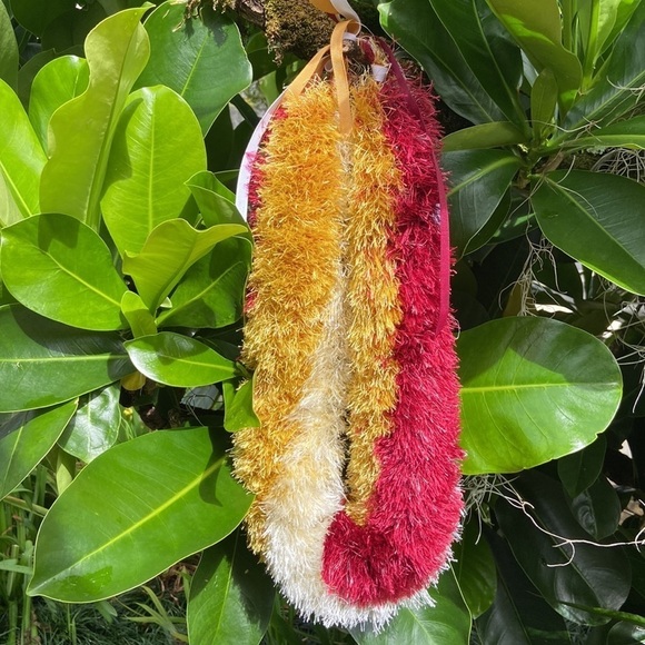 Hand Made Red/Cream/Gold Eyelash Yarn Lei Class of 2023 Graduation Celebration - Picture 7 of 15